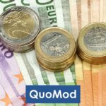 Softwareprojekt Dokumentation Kosten - Euroscheine und Münzen auf Tisch